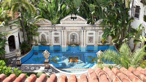 maison versace lac de come|5 Secrets of the Versace Mansion .